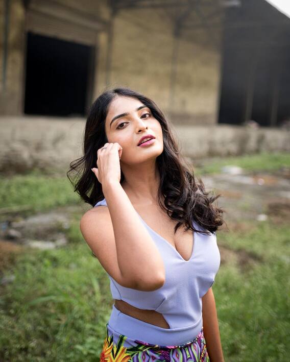 Ananya Nagalla: సొగసుల ఖిల్లా అనన్య నాగళ్ల, గ్లామర్ డోస్ పెంచేసిన ‘వకీల్‌సాబ్’ భామ!