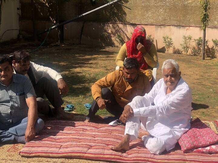 rajasthan bjp mp kirodi lal meena sit on dharna at the official residence of minister rajendra gudha Rajasthan Politics: मंत्री राजेंद्र गुढ़ा के घर धरने पर बैठे BJP सांसद किरोड़ी लाल मीणा, जानें- वजह