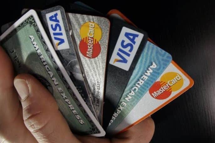 Credit Card Benefits which you can use to save money and get discounts Credit Card Benefits: क्रेडिट कार्ड के एक्स्ट्रा बेनेफिट्स जिनके बारे में आपको नहीं है मालूम, समझें पूरा फायदा
