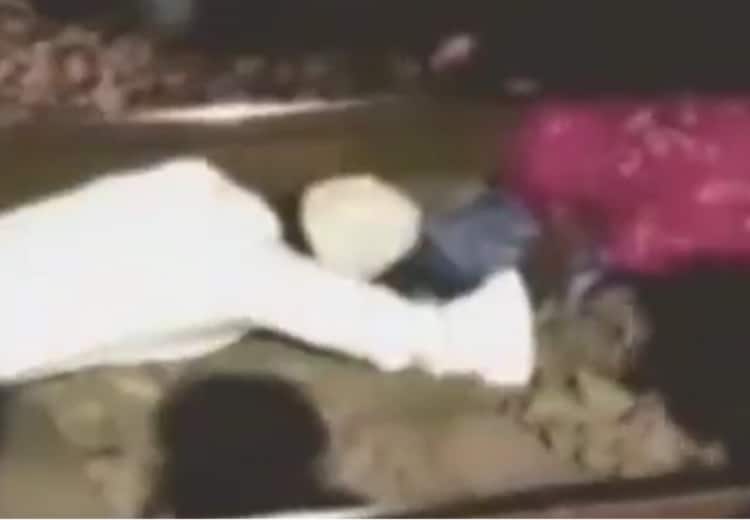 A Man saves a girl from a goods train in a brave act in Bhopal in Madhya Pradesh Watch Video | தண்டவாளத்தில் விழுந்த சிறுமி.. உயிரைப் பணயம் வைத்து காப்பாற்றிய நபர்.. வைரலாகும் வீடியோ!