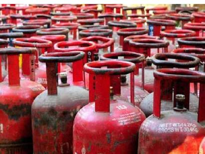 Cooking Gas Cylinder has expiry date Tips to decode it Gas Cylinder Tips | உங்க சமையல் சிலிண்டர் பாதுகாப்பானதா? காலாவதி தேதி எப்படி பாக்கணும்? இதோ வழிகள்..