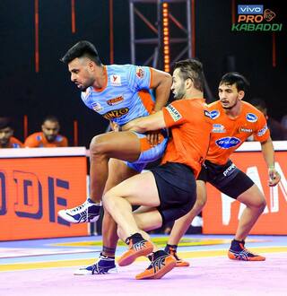 Pro Kabaddi: इतिहास के दूसरे सबसे सफल रेडर बने मनिंदर सिंह, मुंबा से हारने के बाद बंगाल का सफर समाप्त
