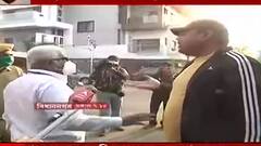 Municipal Election: বিধাননগরের ৩১ নম্বর ওয়ার্ডের ভগবতী বালিকা বিদ্যালয়ের বুথের বাইরে ভোটারদের প্রভাবিত করার অভিযোগ। Bangla News