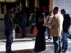 MP: कॉलेज में हिजाब पहनने को लेकर छात्रा ने मांगी माफी, कॉलेज प्रबंधन ने एडमिट कार्ड पर ये लिखवाया