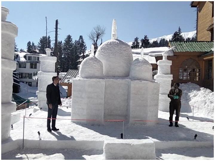 Jammu And Kashmir Replica Of Taj Mahal Made Of Snow In Gulmarg ANN | J-K: माइनस 12 डिग्री की ठंड, 17 दिन की मेहनत, रिजॉर्ट के स्टाफ ने बना डाला 16 फीट ऊंचा 'ताजमहल'