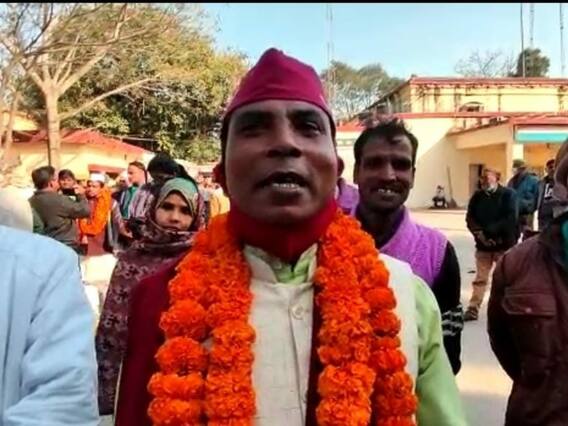 UP Election: Gorakhpur में आखिरी दिन नामांकन करने पहुंचे नेताओं के दिखे अजब-गजब रंग, MLA का फुलफॉर्म बताने में छूटे पसीने UP Election: Gorakhpur में आखिरी दिन नामांकन करने पहुंचे नेताओं के दिखे अजब-गजब रंग, MLA का फुलफॉर्म बताने में छूटे पसीने