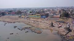 Photo : कोरोनाच्या सावटानंतर पहिल्यांदाच पंढरी गजबजली; चंद्रभागेत वारकरी भक्तीरसात चिंब