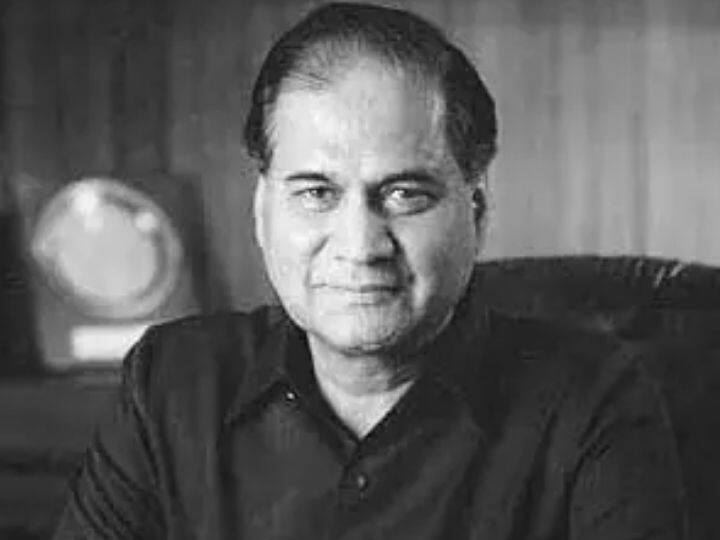 Rahul Bajaj Passes Away former cm devendra fadnavis tribute on rahul bajaj Rahul Bajaj Passes Away : समाजाबद्दल कणव असलेला उद्योजक काळाच्या पडद्याआड ; देवेंद्र फडणवीस यांच्याकडून राहुल बजाज यांना श्रद्धांजली