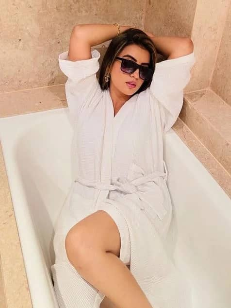 Bhojpuri actress Akshara Singh in white dress beautiful photos | Akshara  Singh Photos: व्हाइट ड्रेस में अदाएं बिखेरतीं किसी अप्सरा से कम नहीं लगती  हैं भोजपुरी क्वीन अक्षरा सिंह