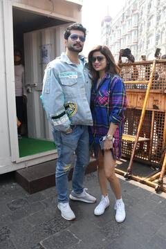 Spotted: शेट्टी खानदान के जमाई बनने को तैयार बैठे हैं राकेश बापट, Shamita Shetty की बहन और मां को कर रहे है खूब इम्प्रेस