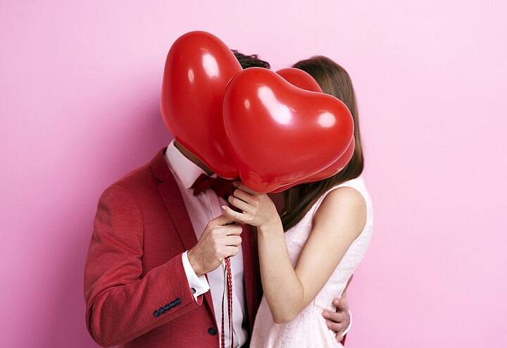 Valentine’s Day 2022: Tips to woo your lover based on their zodiac sign Valentine's Day Horoscope 2022: શું આ વેલેન્ટાઇન-ડે તમને મળશે સાચો પ્રેમ? જાણો શું કહે છે તમારી રાશિ?