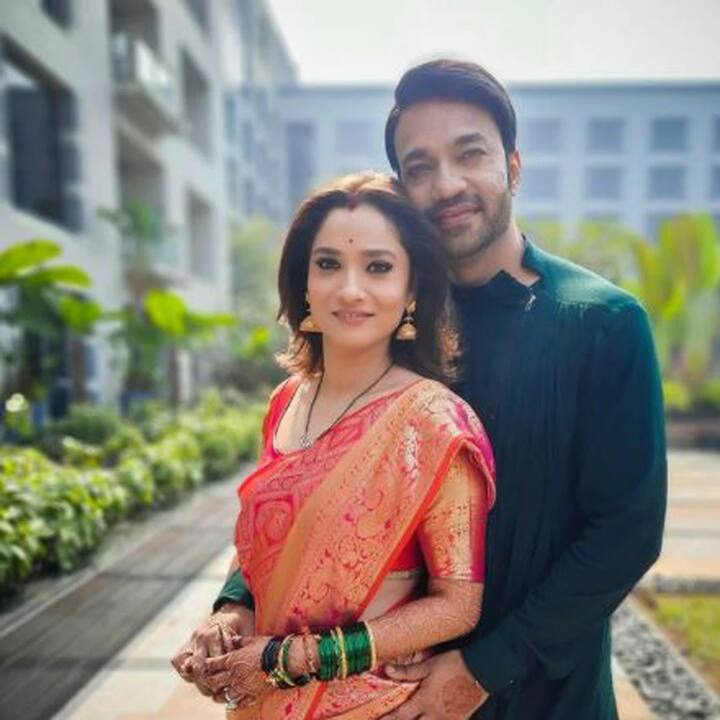 અંકિતા લોખંડેએ 14 ડિસેમ્બર 2021ના રોજ બોયફ્રેન્ડ વિકી જૈન સાથે લગ્ન કર્યા હતા. બંનેના લગ્નની વિધિ ઘણા દિવસો સુધી ચાલી હતી. રોમેન્ટિક કપલ અંકિતા અને વિકી લગ્ન  પછી તેમનો પ્રથમ વેલેન્ટાઈન ડેને ઉજવવા તૈયાર છે.