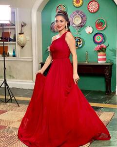 Shraddha Arya Photos: वैलेंटाइन डे पर दिखना है श्रद्धा आर्या की तरह खूबसूरत, तो प्रीता के इन लुक्स से जरूर लें टिप्स