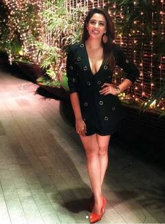 Nehha Pendse Photos: ब्लैक ड्रेस में अदाएं बिखेरतीं किसी ब्यूटी क्वीन से कम नहीं लगती हैं नेहा पेंडसे