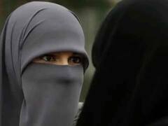Hijab Row: कर्नाटक में 10वीं तक के स्कूल खुले, लेकिन हिजाब पहनने वाली छात्राओं को नहीं मिली एंट्री, देखें वीडियो