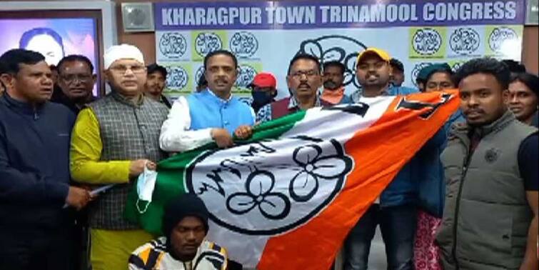 West Medinipur : 200 members of BJP Yuva Morcha join TMC during Dilip Ghosh's stay at Kharagpur Kharagpur : ফের দিলীপ ঘোষ থাকাকালীন খড়গপুরে বিজেপিতে ভাঙন, তৃণমূলে যোগদান ২০০ জনের