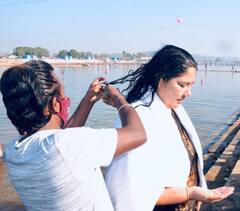 In Pics: మేడారంలో మంత్రి సత్యవతి రాథోడ్, జంపన్న వాగులో పుణ్యస్నానాలు