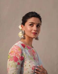 Alia Bhatt: 'গাঙ্গুবাঈ'-এর প্রচারে ফুলের সাজ, নজর কাড়লেন আলিয়া ভট্ট