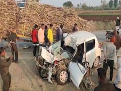 Ahmednagar Accident : उसाच्या ट्रेलरला पाठीमागून धडक, कारमधील तीन मित्रांचा जागीच मृत्यू; अहमदनगर जिल्ह्यातील दुर्दैवी घटना