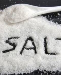 Photo : तुम्हाला जास्त मीठ खाण्याची सवय आहे का? तर हे नक्की वाचा
