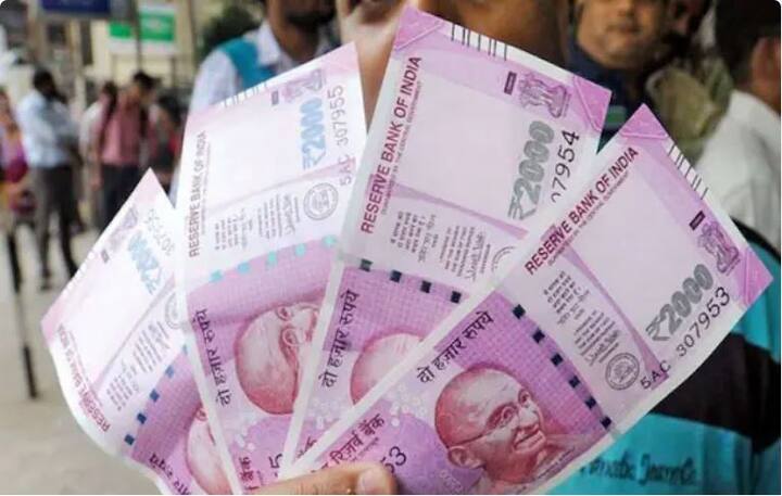 बँक ऑफ बडोदा : बँक ऑफ बडोदा आपल्या ग्राहकांना एफडीवर 5.25 टक्के दरानं व्याज देते.