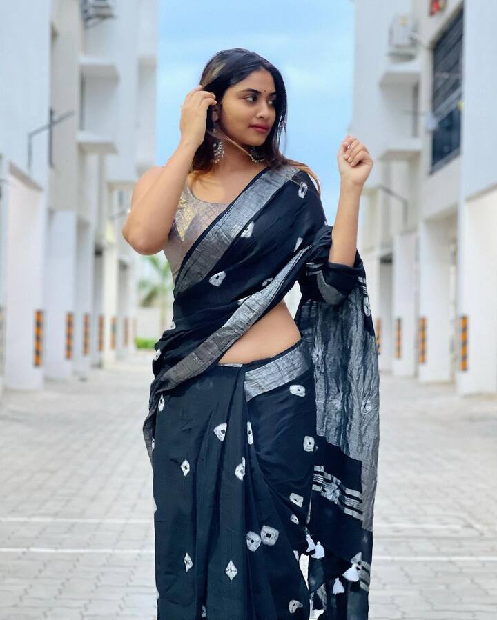 ஊத்தி வச்ச கிளாஸ்ல இடுப்பு ஆடுது