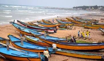Sri Lankan navy arrests 12 Indian fishermen for alleged poaching શ્રીલંકન નેવીએ 12 ભારતીય માછીમારોની ધરપકડ કરી, બે બોટ પણ કરી જપ્ત