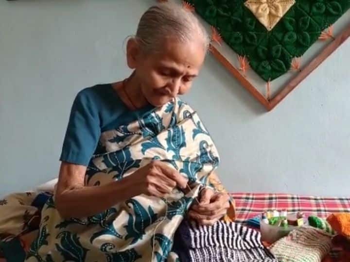 Mrinalini Chowgules initiative to make sweaters for orphans in Jalgaon  अनाथांना मायेची उब देणारी जळगावची माय, मृणालिनी चौगुले यांचा स्तुत्य उपक्रम 