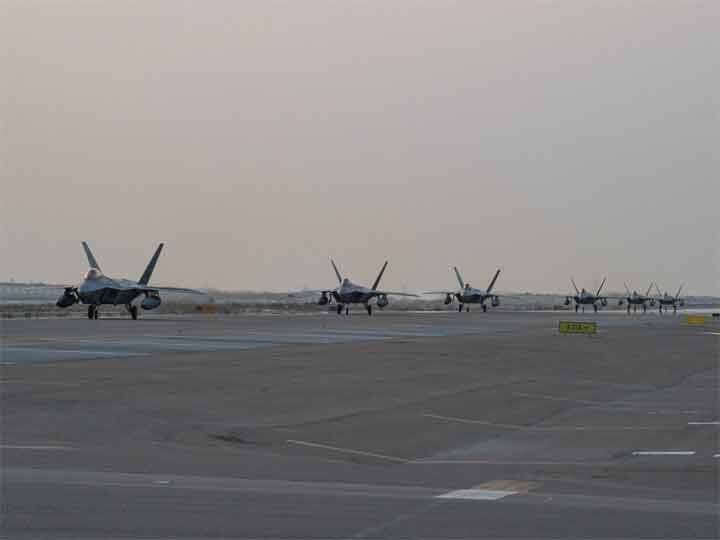 US Dubai UAE Houthi rebels US F-22 fighter Jets US F-22 fighter Jets: अबू धाबी पहुंचे अमेरिकी F-22 फाइटर जेट, हूती विद्रोहियों से UAE की करेंगे रक्षा