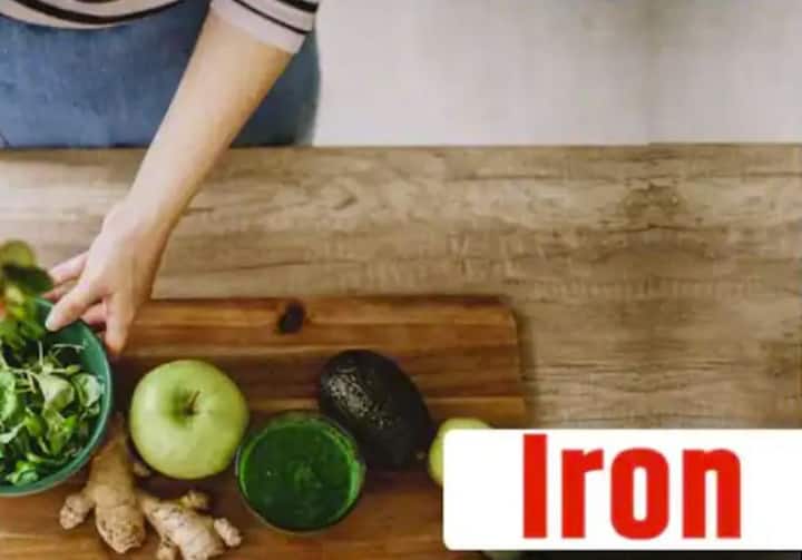 ਮੈਗਨੀਸ਼ੀਅਮ— ਬਲੱਡ ਪ੍ਰੈਸ਼ਰ ਨੂੰ ਕੰਟਰੋਲ ਕਰਨ ਅਤੇ ਹੱਡੀਆਂ ਨੂੰ ਮਜ਼ਬੂਤ ​​ਬਣਾਉਣ ਲਈ ਮੈਗਨੀਸ਼ੀਅਮ ਜ਼ਰੂਰੀ ਹੈ। ਇਹ ਸ਼ੂਗਰ ਨੂੰ ਕੰਟਰੋਲ ਕਰਨ 'ਚ ਵੀ ਮਦਦ ਕਰਦਾ ਹੈ। ਤੁਸੀਂ ਮੂੰਗਫਲੀ, ਸੋਇਆ ਦੁੱਧ, ਕਾਜੂ, ਬਦਾਮ, ਪਾਲਕ, ਭੂਰੇ ਚੌਲ, ਸਾਲਮਨ ਮੱਛੀ, ਚਿਕਨ ਤੋਂ ਮੈਗਨੀਸ਼ੀਅਮ ਪ੍ਰਾਪਤ ਕਰ ਸਕਦੇ ਹੋ।