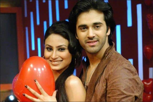 टीवी के मोस्ट पॉपुलर शो क्योंकि सास भी कभी बहू थी में बॉलीवु़ड एक्टर पुलकित सम्राट (Pulkit Samrat) का नाम मौनी रॉय (Mouni Roy) के साथ जुड़ने लगा था. दोनो के लव अफेयर की खबरें खूब उड़ी थी.