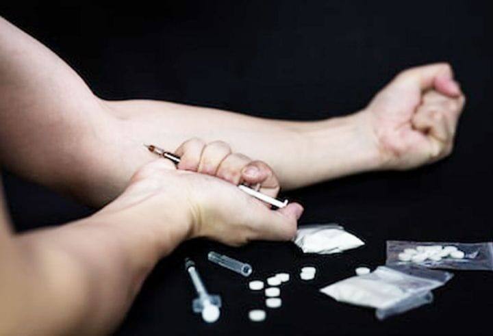 8 arrested for selling pills and injections in Trichy திருச்சி: பள்ளி, கல்லூரி மாணவர்களிடம் போதை ஊசி விற்பனை: ஒரே நாளில் 8 பேர் கைது
