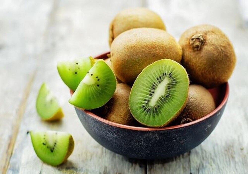 Health Benefits Of Kiwi:  નિયમિત આ એક ફળનું સેવન, આપને ત્વચાને  હંમેશા રાખશે યંગ, જાણી લો સેવનની રીત