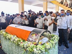 Industrialist Rahul Bajaj Cremated With Full State Honours In Pune