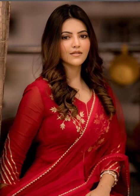 என்னென்ன எண்ணங்கள் உள்ளத்தில் பின்னுதோ வெட்கத்தினால் அதை மறைத்தாயோ