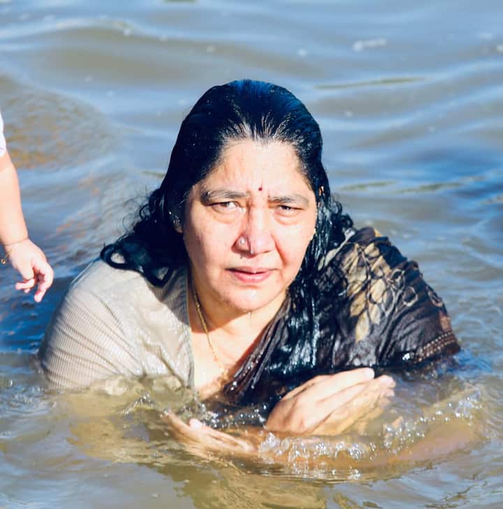 ఆదివారం సెలవు దినం కావడంతో మేడారానికి భక్తులు పెద్ద సంఖ్యలో తరలివస్తున్నారు.