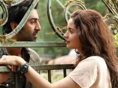 Brahmastra: Ranbir Kapoor-Alia Bhatt की नई तस्वीर में दिखी रोमांटिक केमिस्ट्री, एक-दूसरे की आंखों में डूबे आए नजर