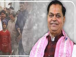 मथुरा से बीएसपी प्रत्याशी एसके शर्मा के पास 1,12,29,7,0,707 रुपये की कुल चल-अचल संपत्ति है. उनके बैंक अकाउंट में 1 करोड़ 30 लाख रुपये से अधिक जमा है. एसके शर्मा के नाम पर  5 करोड़ 20 लाख की एग्रीकल्चर लैंड है. इसके अलावा 23 करोड़ 61 लाख की गैर कृषि योग्य जमीन है.