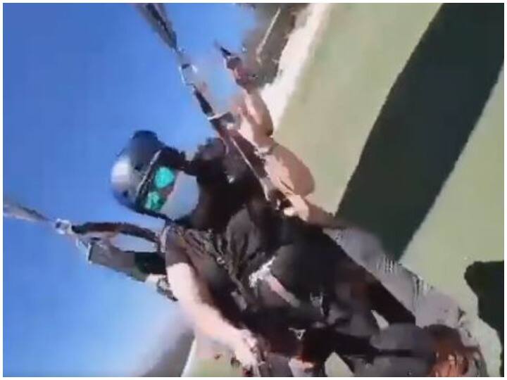 Trending paragliding the person kept swinging in the air without a rope the video went viral Trending: पैराग्लाइडिंग का ये खौफनाक मंजर, बिना रस्सी के हवा में झूलता रहा शख्स, वीडियो वायरल