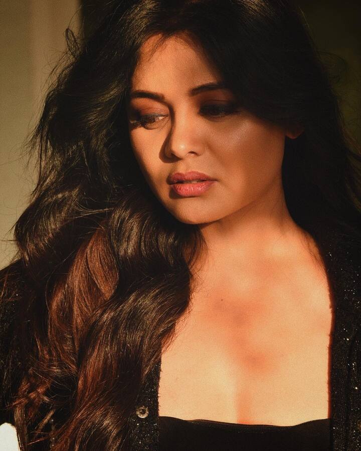 'नवीन मी' म्हणत तिने हे फोटो शेअर केले आहेत. (Photo : @prarthana.behere/IG)