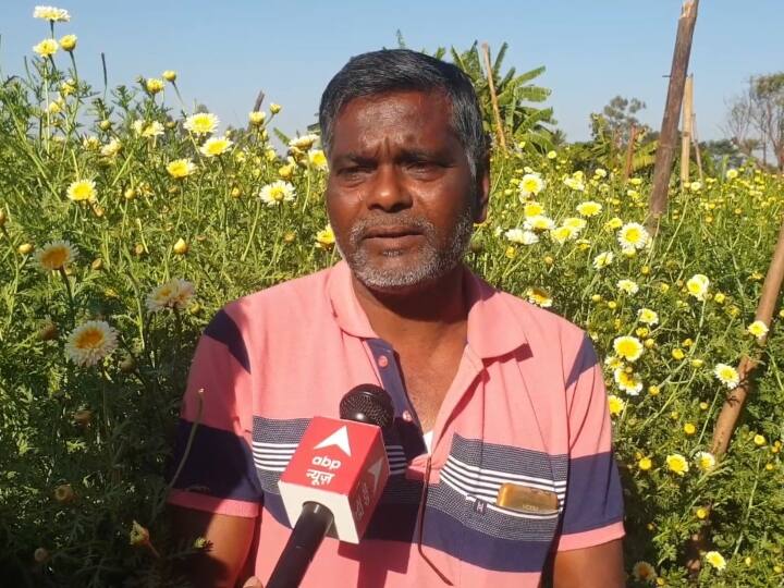 Chhattisgarh News: Valentine Day पर फूलों की डिमांड, ये शख्स अब कमाता है सालाना पांच से सात लाख Chhattisgarh North area Govind Vishwas earn by flower on Valentine Day ANN Chhattisgarh News: Valentine Day पर फूलों की डिमांड, ये शख्स अब कमाता है सालाना पांच से सात लाख