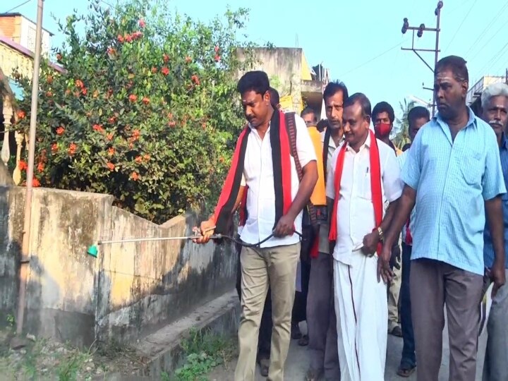 Local body election | கொசு மருந்து அடித்தும், திருக்குறள் புத்தகம் வழங்கியும் வாக்கு சேகரிக்கும் வேட்பாளர்கள்