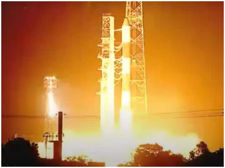Watch: श्रीहरिकोटा से लॉन्च हुआ PSLV-C52, ISRO का 2022 का पहला अभियान शुरू, दो छोटे उपग्रह भी लेकर गया साथ