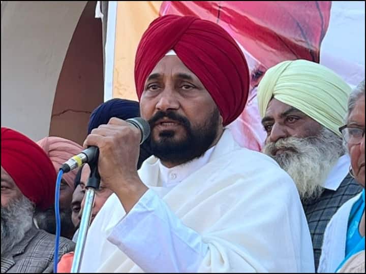 Punjab Election 2022: Punjab Chief Minister Charanjit Singh Channi on helicopter controversy ANN Punjab Election: 'क्या मैं आतंकवादी हूं?' हेलिकॉप्टर को इजाजत नहीं मिलने पर बोले पंजाब के मुख्यमंत्री चरणजीत सिंह चन्नी