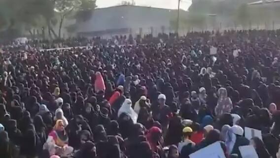 उत्तर से दक्षिण तक हिजाब पर हंगामा, कोर्ट में आज हुई सुनवाई | Hunkaar