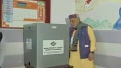 UP Phase 2 election 2022: दूसरे चरण के लिए मतदान जारी, सबसे पहले मंत्री सुरेश खन्ना ने डाला वोट