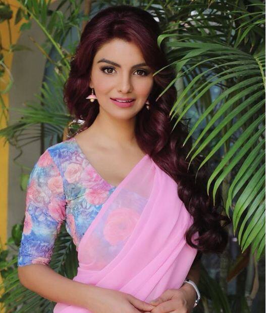 अन्वेषी जैन ने ऑल्ट बालाजी की वेब सीरीज 'गंदी बात' से अपने एक्टिंग करियर की शुरुआत की थी. इस सीरीज से पॉपुलर होने वालीं अन्वेषी जैन अभी तक कुंवारी हैं.