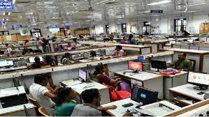 दिसंबर, 2021 के लिए AICPI-IW के आंकड़े जारी हो गए हैं, जिसमें 0.3 अंक घटकर 125.4 अंक पर आ गया है और सूचकांक एक अंक की कमी के साथ 361 अंक पहुंच गया है. इसका मतलब ये है कि महंगाई भत्ते के लिए 12 माह के सूचकांक का औसत 351.33 हुआ है यानि औसत सूचकांक पर 34.04% डीए होगा, किंतु DA पूर्णांक में ही देय होता है, इसलिए जनवरी 2022 से कुल 34% बनेगा, ऐसे में कर्मचारियों का 3 प्रतिशत महंगाई भत्ता बढ़ना तय माना जा रहा है.