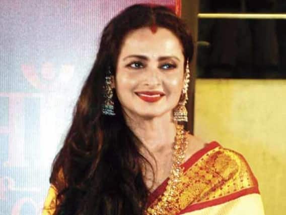 जब शरारती Rekha ने बहन के ससुराल पहुंचकर मचा दी धमा चौकड़ी, मुंह बनाकर देखती रही सास! जब शरारती Rekha ने बहन के ससुराल पहुंचकर मचा दी धमा चौकड़ी, मुंह बनाकर देखती रही सास!