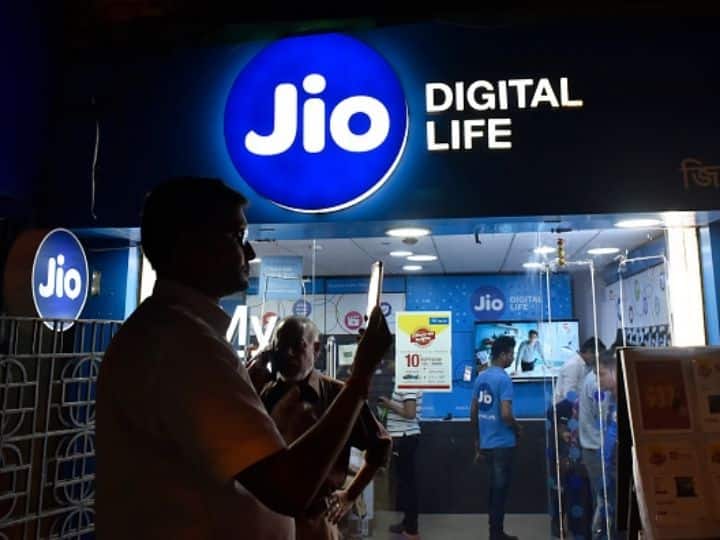 Jio Ties Up With SES For Affordable Satellite-Based Broadband Services Jio Ties Up With SES For Affordable Satellite-Based Broadband Services